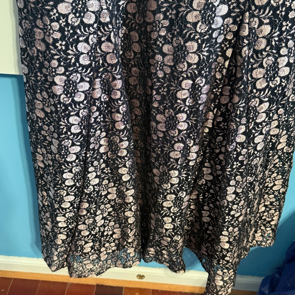 Tahari Arthur S. Levine Black Floral Lace Gown Champagne Lining Size 12 - Picture 8 of 12